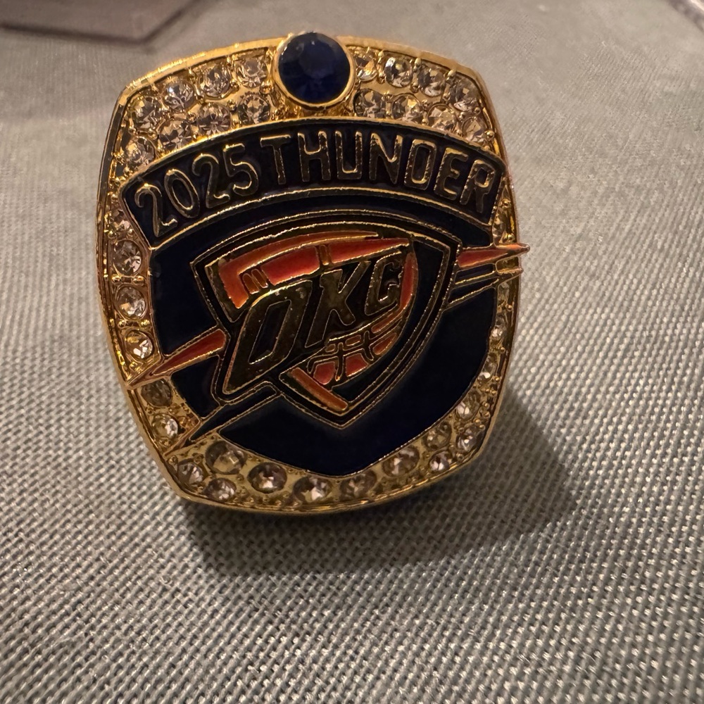 Oklahoma Thunder Championship Ring - Gold and Black new